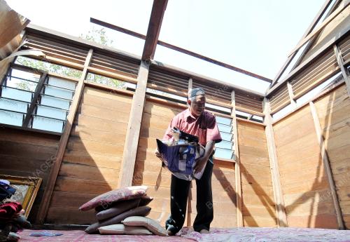 KD03_28042016_RUMAH_RIBUT