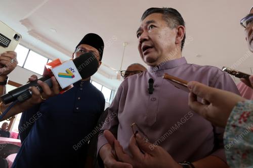 DATUK SERI SALAHUDDIN AYOB