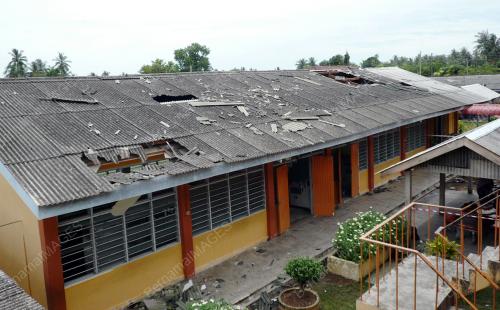 SEKOLAH DI PUKUL RIBUT