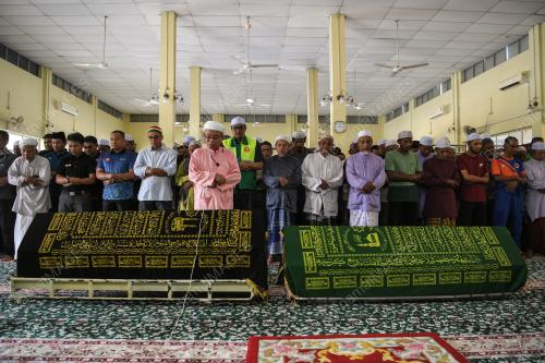 DUA BERANAK HANYUT