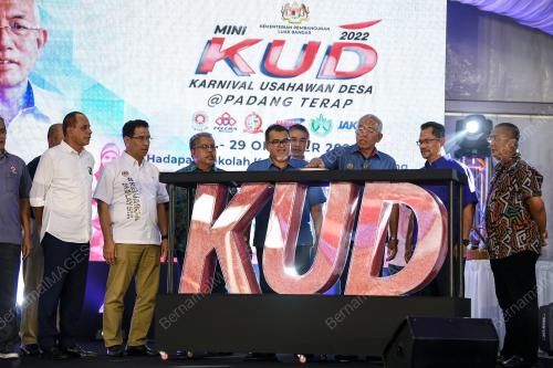 DATUK SERI MAHDZIR KHALID