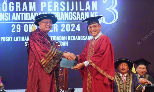 DATUK SERI DR SHAMSUL ANUAR NASARAH