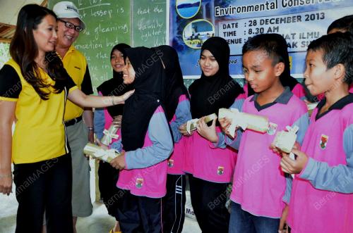 KD03_29122013_MAYBANK_CSR