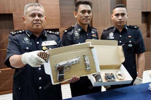 KD03_29122016_POLIS_PISTOL