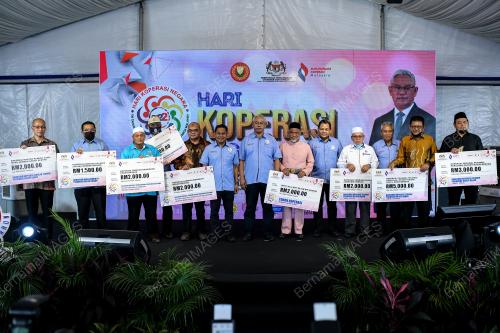 TAN SRI NOH OMAR