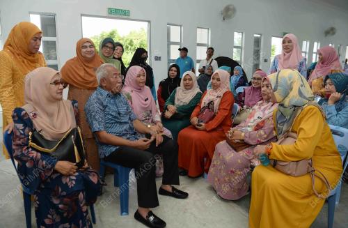 DATUK SERI MAHDZIR KHALID