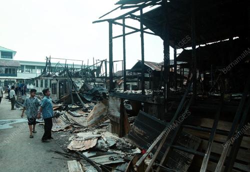 KD04-18_02_2001ASRAMA_TERBAKAR_19012016