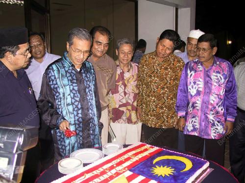 KD04-26_07_2001_PM-KEK_28012016
