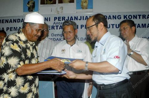 MUSTAPA MOHAMED