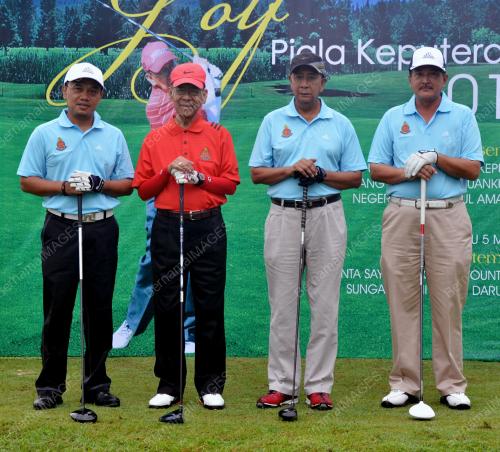 KD04_05052012_AGONG_GOLF