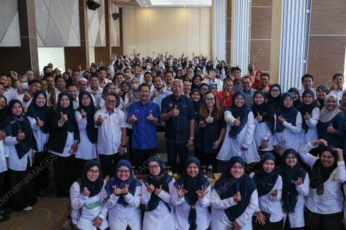 DATUK SERI MAHDZIR KHALID