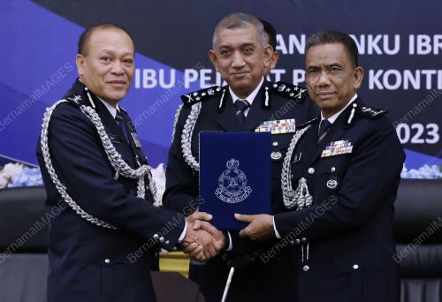 DATUK SERI AZRI AHMAD
