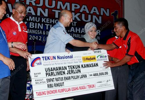 KD04_06072012_MUKHRIZ_TEKUN