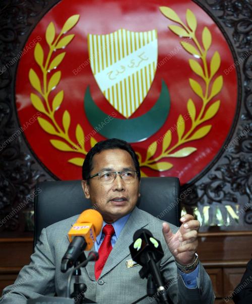 KD04_06082014_HINA_AGONG1