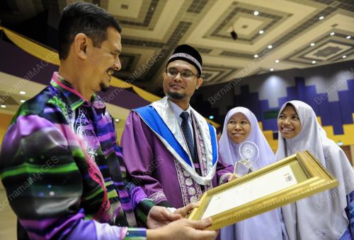 KD04_07032015_AGONG