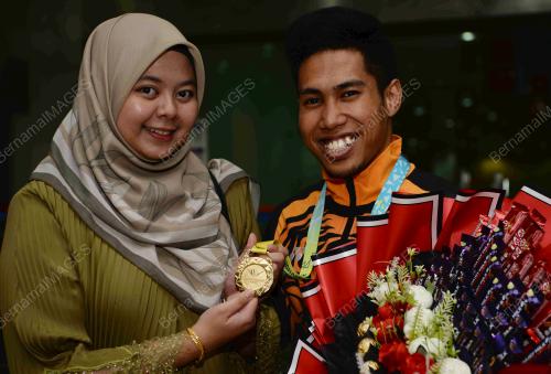 AZNIL BIDIN
