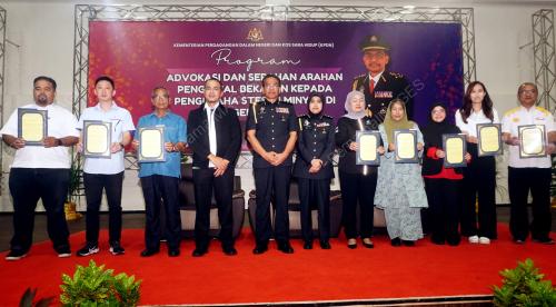 DATUK AZMAN ADAM
