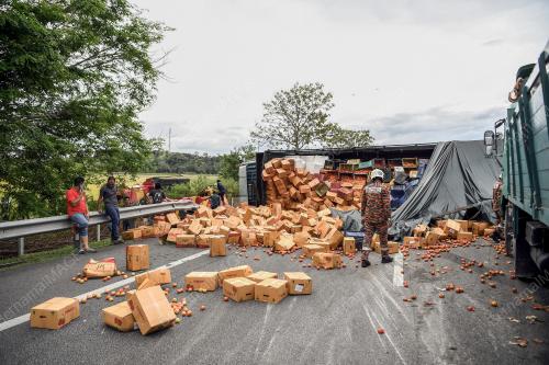 KEMALANGAN TRAK TUNDA