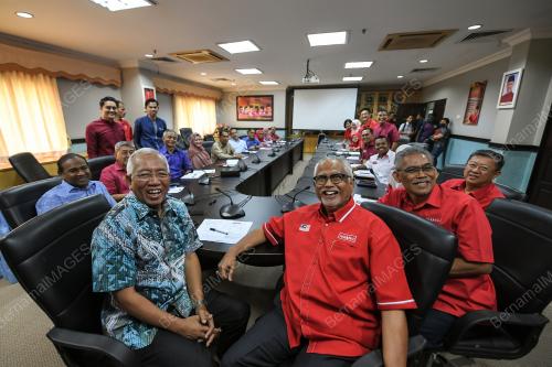 DATUK SERI MAHDZIR KHALID