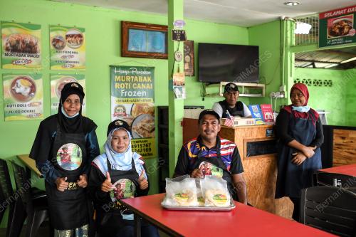 PENEBAR ROTI WANITA