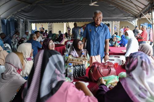 DATUK SERI MAHDZIR KHALID