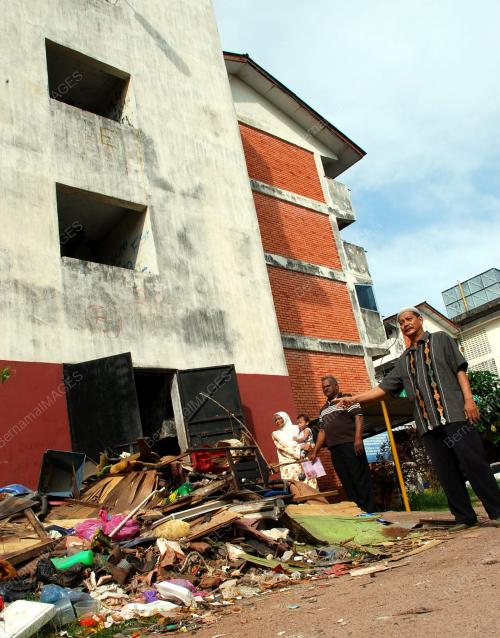 KD04_11012011_FLAT_SAMPAH