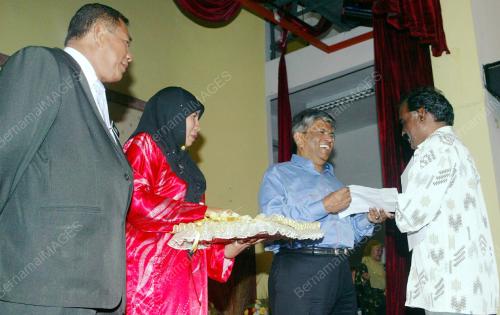 DATUK SERI ZAINUDDIN MAIDIN