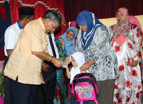 KD04_12012015_BANTUAN_SEKOLAH