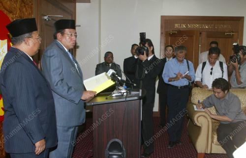 MAHDZIR KHALID