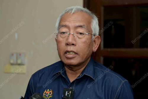 DATUK SERI MAHDZIR KHALID