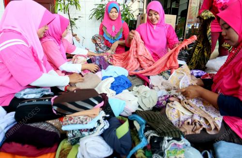 KD04_13122013_BAJU_BANTUAN
