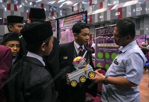 DATUK MUSTAPHA SAKMUD