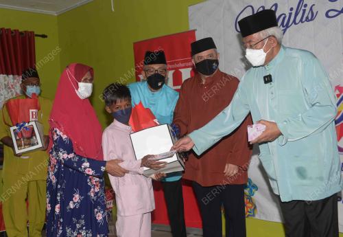 DATUK SERI MAHDZIR KHALID