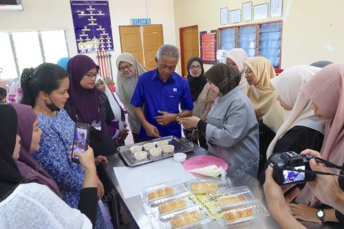 DATUK OTHMAN AZIZ