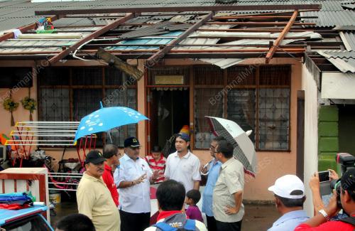 KD04_17042013_RUMAH_RIBUT
