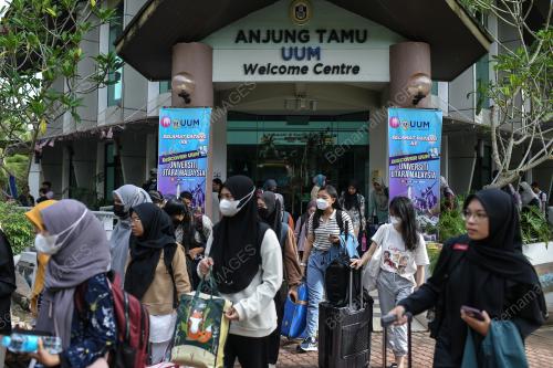 MAHASISWA MENGUNDI
