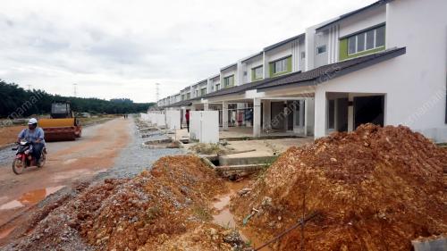 PROJEK PERUMAHAN TERBENGKALAI