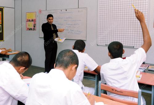 KD04_18012012_NUR_AKMAL_MURID