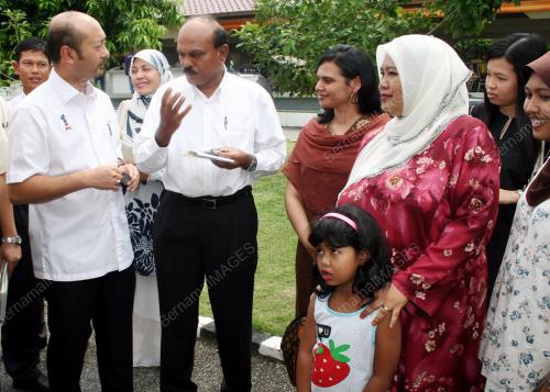 KD04_18022011_MUKHRIZ_ADUAN