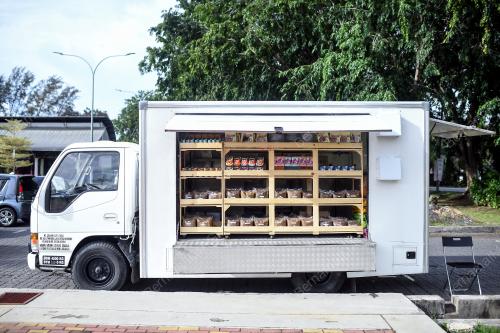 MOBILE PET TRUCK