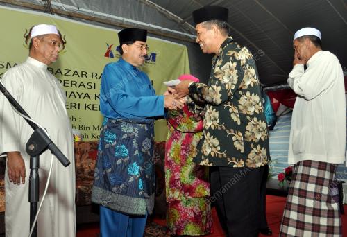 DATUK PADUKA AHMAD BASHAH MD HANIPAH