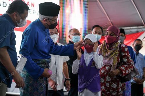 DATUK SERI MAHDZIR KHALID