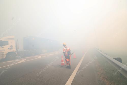 KEBAKARAN LALANG DI LEBUHRAYA