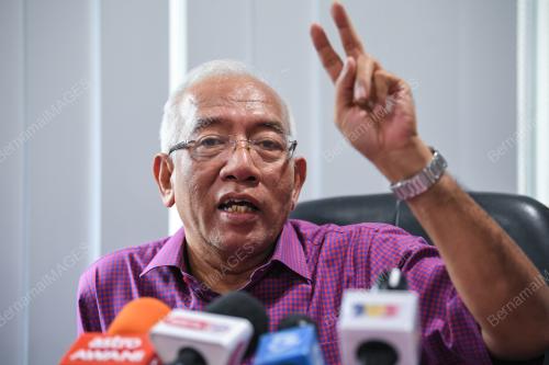 DATUK SERI MAHDZIR KHALID