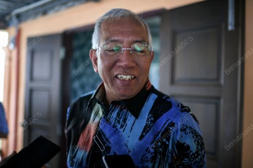 DATUK SERI MAHDZIR KHALID