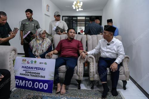 DATUK DR MOHD NA'IM MOKHTAR
