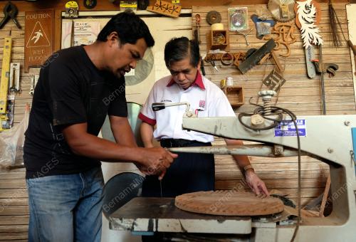 KD04_22102018_WOOD_CARVING