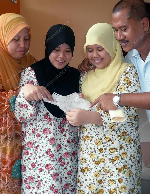 PASANGAN KEMBAR CEMERLANG PMR