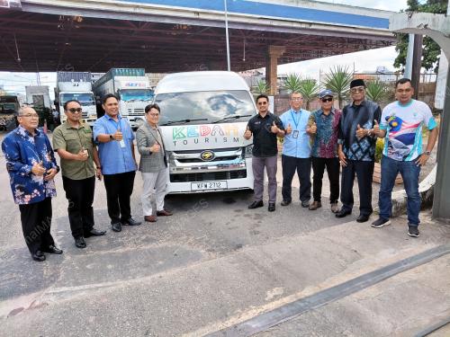 VAN SHUTTLE PELANCONG