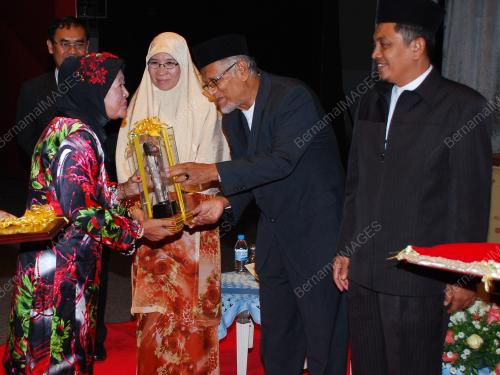 WARGA EMAS-ANUGERAH